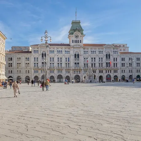 Calvino, In Piazza Unita Con Parcheggio Trieste