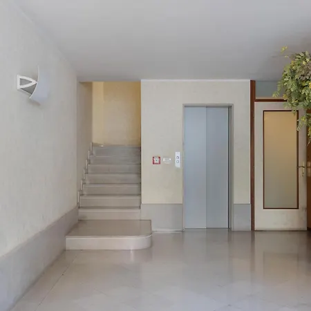 Calvino, In Piazza Unità Con Parcheggio *