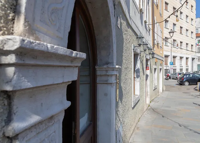 Calvino, In Piazza Unita Con Parcheggio *